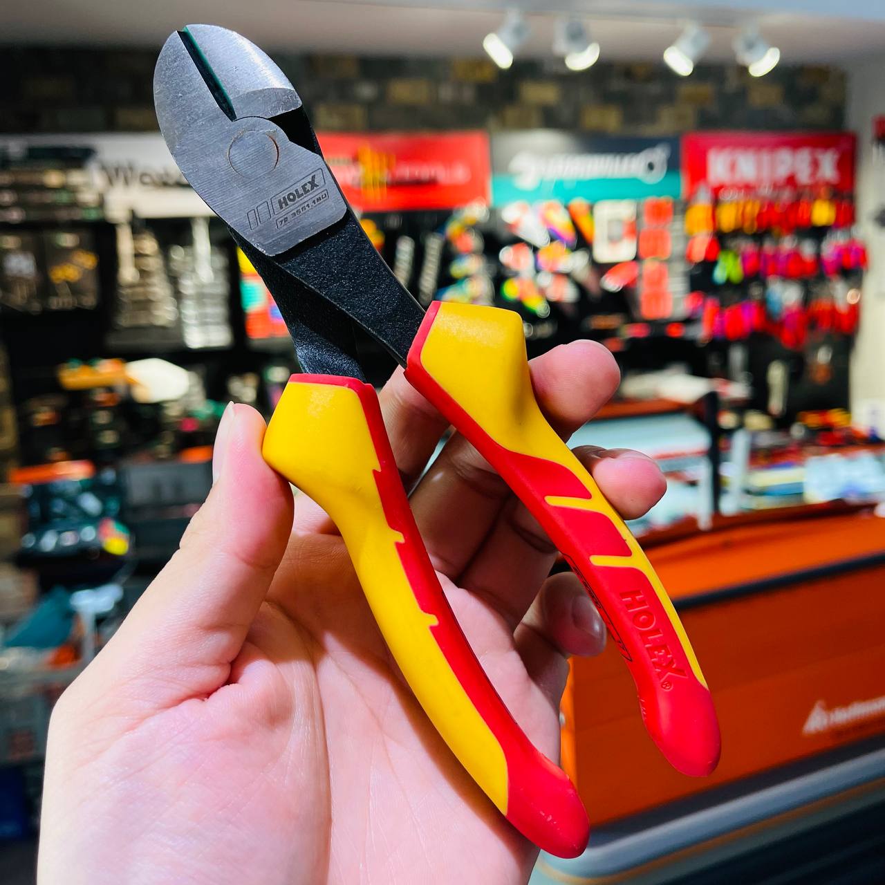 KÌM CẮT MẶT CHÉO HẠNG NẶNG HOLEX DÀI 180 MM CÁCH ĐIỆN 1000V KÌM CẮT MẶT CHÉO HẠNG NẶNG HOLEX DÀI 180 MM CÁCH ĐIỆN 1000V